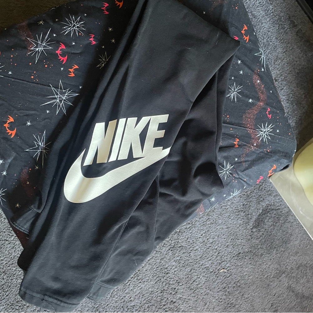 Black Nike leggings